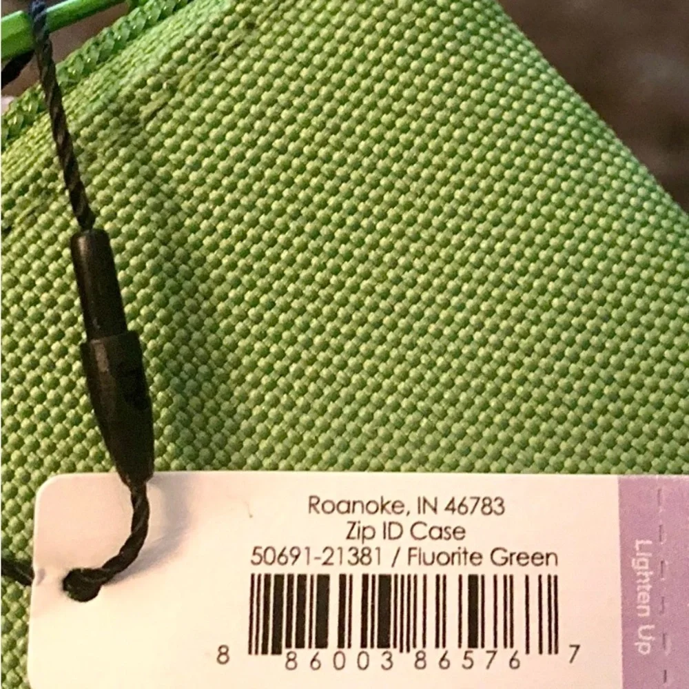 Vera Bradley Zip ID Wallet Fluorite Green w/ Key Ring Top Zipper Fabric Tab NWT